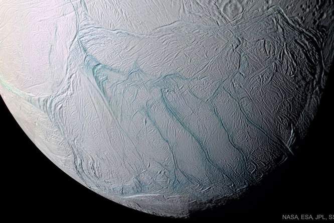 Hoe Enceladus aan zijn tijgerstrepen kwam