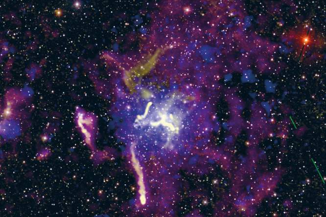 Cluster Abell 2255 is een chaotische, heldere radiozender