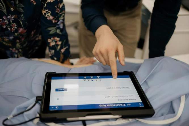 De tolk op de tablet. Waarom een kleine vertaalfout grote gevolgen kan hebben