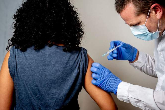 Waarom moeten gevaccineerde personen de coronamaatregelen blijven volgen?