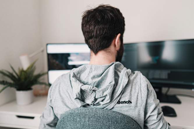 Telewerken: minder file, maar ook minder beweging