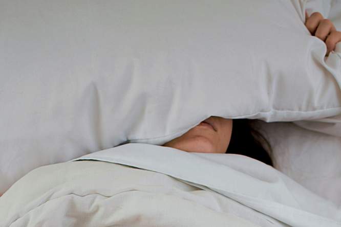 Waarom mensen zich ‘moe maar energiek’ voelen na een korte nacht