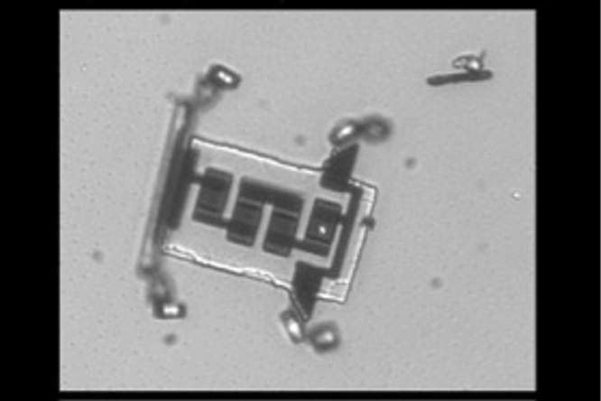 Microrobot kan via injectienaald in de bloedbaan gebracht worden